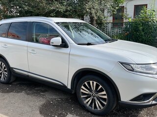 2019 Mitsubishi Outlander III Рестайлинг 3, белый, 2550000 рублей, вид 5