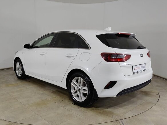 2018 Kia Ceed III, белый, 1525000 рублей - вид 6