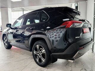 2021 Toyota RAV4 V (XA50), чёрный, 2999000 рублей, вид 4