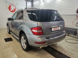 2010 Mercedes-Benz M-Класс 350 II (W164) Рестайлинг, серый, 2400000 рублей, вид 4
