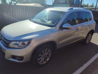 2013 Volkswagen Tiguan I Рестайлинг, серебристый, 1300000 рублей, вид 1