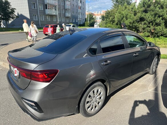 2019 Kia Cerato IV, серый, 1750000 рублей - вид 3