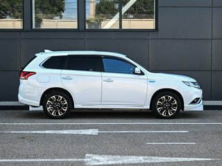 2015 Mitsubishi Outlander PHEV III Рестайлинг 2, белый, 2049000 рублей, вид 5