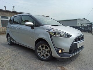 2017 Toyota Sienta II, серебристый, 1250000 рублей, вид 1