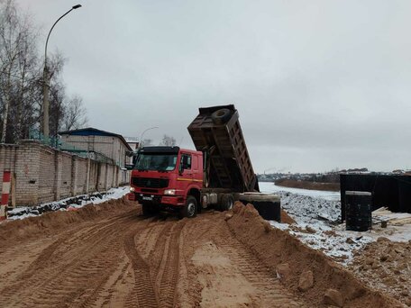 2011 Sinotruk Howo Прочие Кабины, красный, 1000000 рублей, вид 3