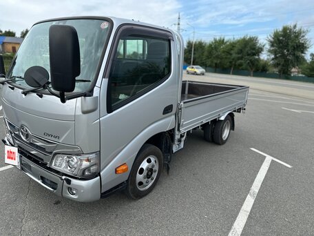 2021 Toyota Dyna, серебристый, 5000000 рублей, вид 4