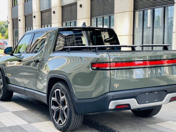 2022 Rivian R1T QM Large, зелёный, 9999999 рублей - вид 3