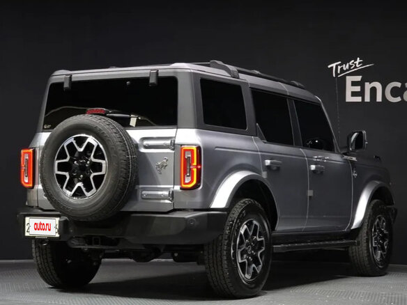 2023 Ford Bronco VI, серый, 7000000 рублей - вид 2