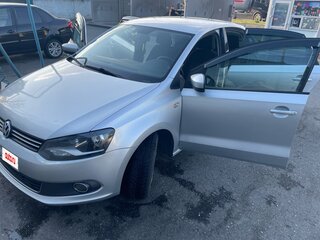 2011 Volkswagen Polo V, серебристый, 650000 рублей, вид 2
