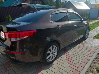 2015 Kia Rio III Рестайлинг, коричневый, 960000 рублей, вид 3