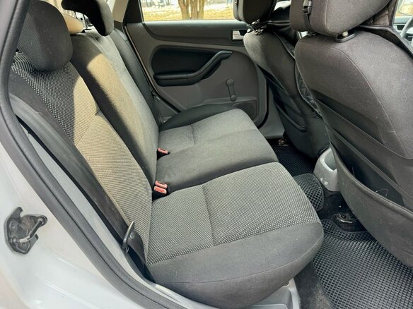 2011 Ford Focus II Рестайлинг, белый, 430000 рублей - вид 11