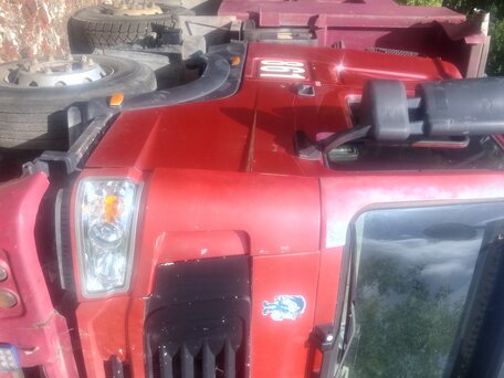 2007 Sinotruk Howo ZZ3407, красный, 1550000 рублей, вид 1