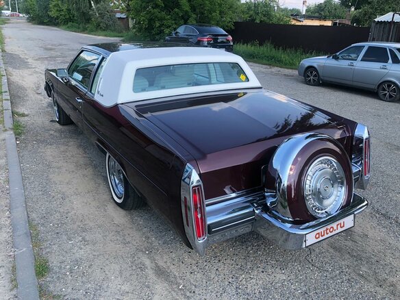 1982 Cadillac DeVille V, красный - вид 15