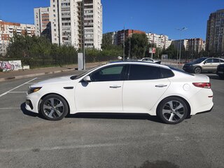 2019 Kia Optima IV Рестайлинг, белый, 1950000 рублей, вид 3