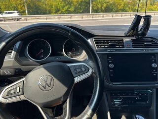 2021 Volkswagen Tiguan II Рестайлинг, чёрный, 2790000 рублей, вид 4