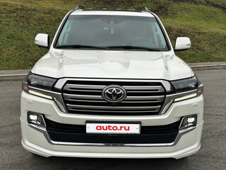 2016 Toyota Land Cruiser 200 Series Рестайлинг 2, белый, 5800000 рублей, вид 3