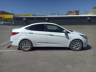 2016 Hyundai Solaris I Рестайлинг, белый, 680000 рублей, вид 4