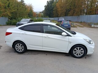 2013 Hyundai Solaris I, белый, 800000 рублей, вид 4