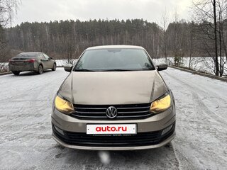 2017 Volkswagen Polo V Рестайлинг, бежевый, 1299900 рублей, вид 2