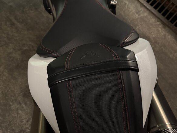 2019 Triumph Speed Triple, белый, 900000 рублей - вид 5