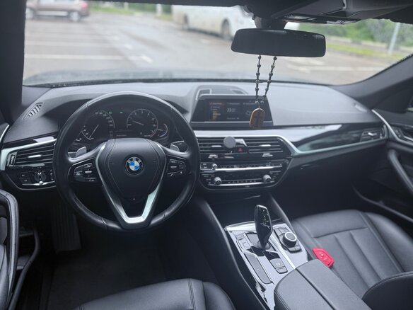 2018 BMW 5 серии 520i VII (G30/G31/G38), чёрный, 2950000 рублей - вид 8