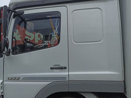 2004 Mercedes-Benz Atego, белый, 4150000 рублей, вид 2