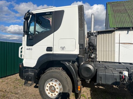 2011 Iveco Trakker, белый, 3400000 рублей, вид 4
