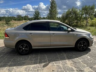 2015 Volkswagen Polo V Рестайлинг, бежевый, 700000 рублей, вид 5