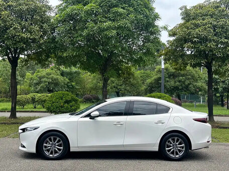 2022 Mazda 3 Axela IV (BP), белый, 1150000 рублей, вид 5
