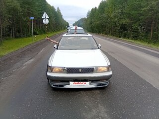 1988 Toyota Chaser IV (X80), белый, 650000 рублей, вид 3