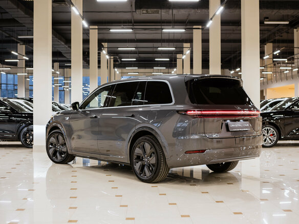 2025 Li Auto (Lixiang) L9 52.3 kWh I Рестайлинг, серый, 9575000 рублей - вид 4