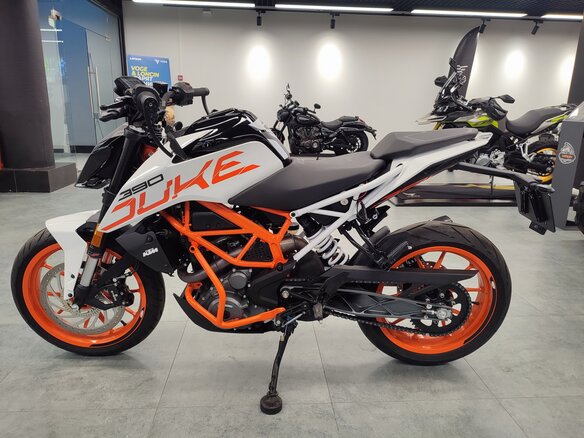 2021 KTM 390 Duke, белый, 517000 рублей - вид 1