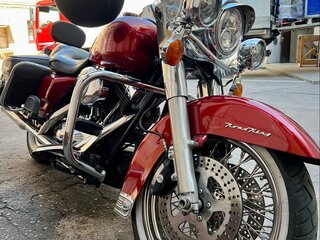2008 Harley-Davidson Road King, красный, 800000 рублей, вид 1
