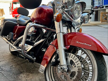 2008 Harley-Davidson Road King, красный, 800000 рублей, вид 1