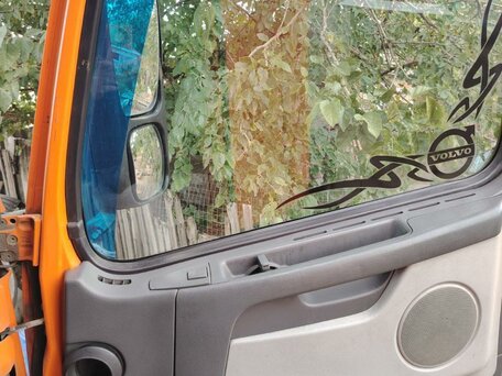 2003 Volvo VNM, оранжевый, 1700000 рублей, вид 3