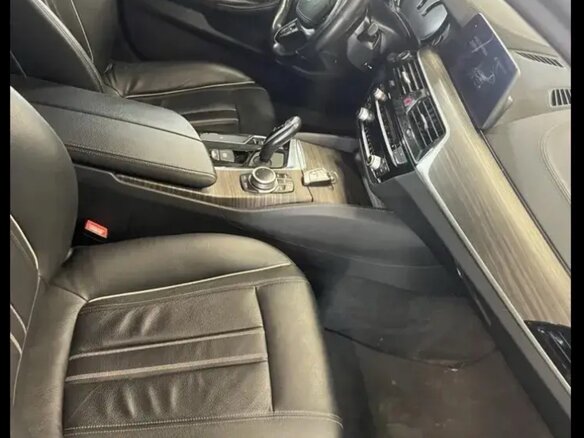 2019 BMW 5 серии 520d xDrive VII (G30/G31/G38), синий, 3300000 рублей - вид 4