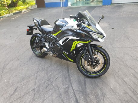 2021 Kawasaki Ninja 650, чёрный, 770000 рублей, вид 4