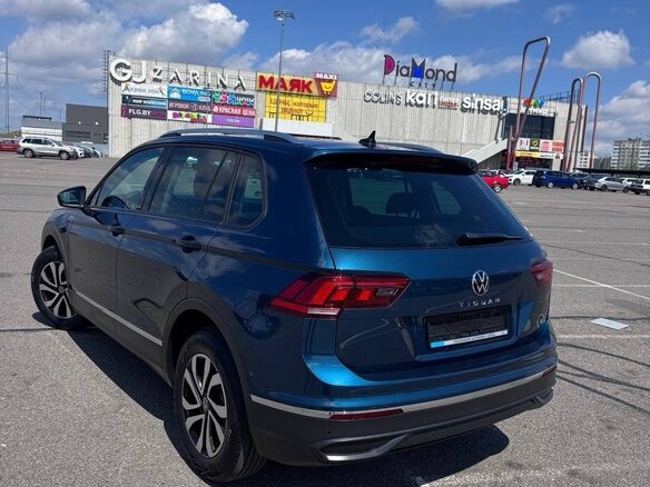 2021 Volkswagen Tiguan II Рестайлинг, синий, 2250000 рублей - вид 11