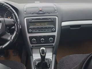 2012 Skoda Octavia II (A5) Рестайлинг, белый, 500000 рублей, вид 4