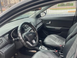 2013 Kia Rio 4-speed III, чёрный, 920000 рублей, вид 5