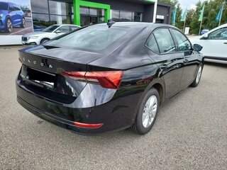 2022 Skoda Octavia IV (A8), чёрный, 2116000 рублей, вид 3