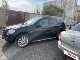 2009 Mercedes-Benz M-Класс 350 II (W164) Рестайлинг, чёрный, 1799999 рублей, вид 3