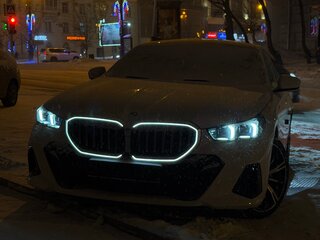2024 BMW 5 серии 530i xDrive VIII (G60/G61/G68), белый, 7199000 рублей, вид 3