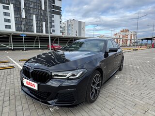 2022 BMW 5 серии 530e xDrive VII (G30/G31/G38) Рестайлинг, чёрный, 4200000 рублей, вид 2