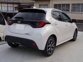 2022 Toyota Yaris IV, белый, 999000 рублей, вид 5