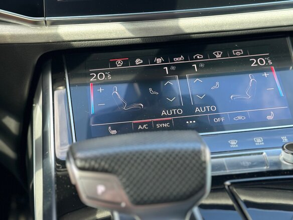 2019 Audi Q8 50 TDI I (4M), синий, 6500000 рублей - вид 5