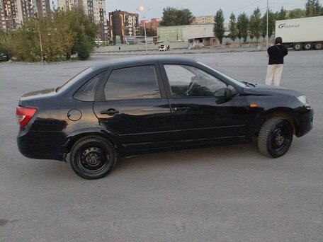 2012 Lada (ВАЗ) Granta I, чёрный, 350000 рублей, вид 4