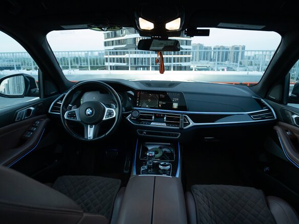 2020 BMW X7 40i I (G07), синий, 8300000 рублей - вид 5