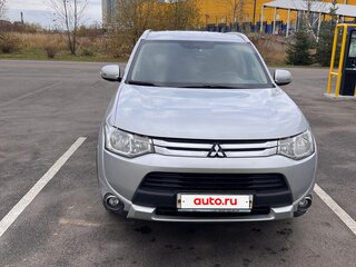 2014 Mitsubishi Outlander III Рестайлинг, серебристый, 1350000 рублей, вид 1