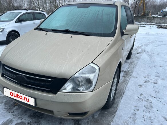 2007 Kia Carnival II, золотистый, 900000 рублей - вид 1